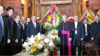 Phó Thủ tướng Thường trực Trương Hòa Bình thăm chúc mừng Giáng sinh tại Tòa Tổng Giám mục Huế